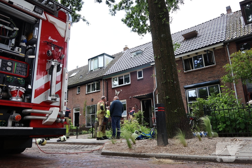 Woning onbewoonbaar door brand in meterkast, brandweer waarschuwt voor bluspoging
