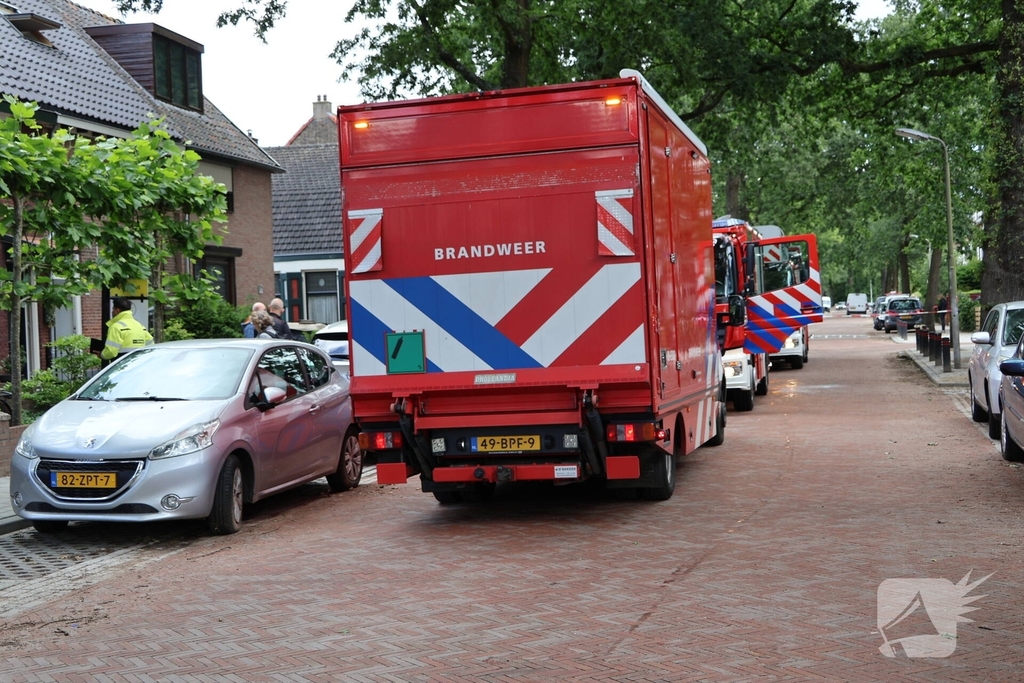 Woning onbewoonbaar door brand in meterkast, brandweer waarschuwt voor bluspoging