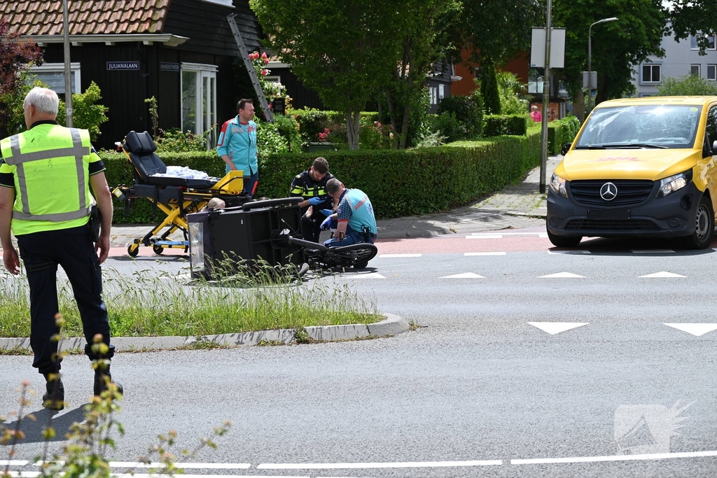 Aanrijding tussen bestelbus en bakfiets