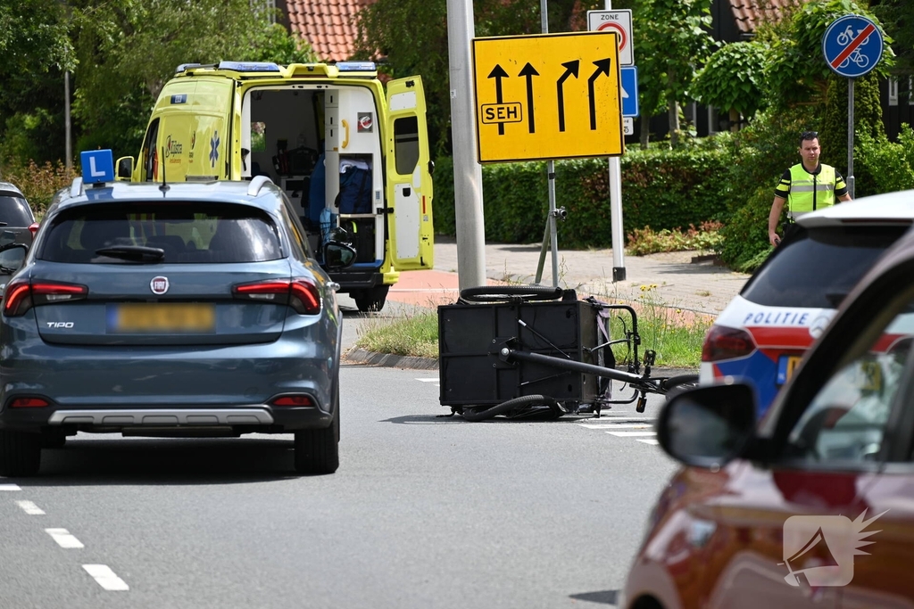 Aanrijding tussen bestelbus en bakfiets