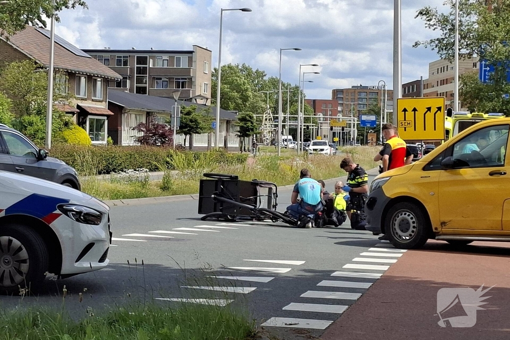 Aanrijding tussen bestelbus en bakfiets