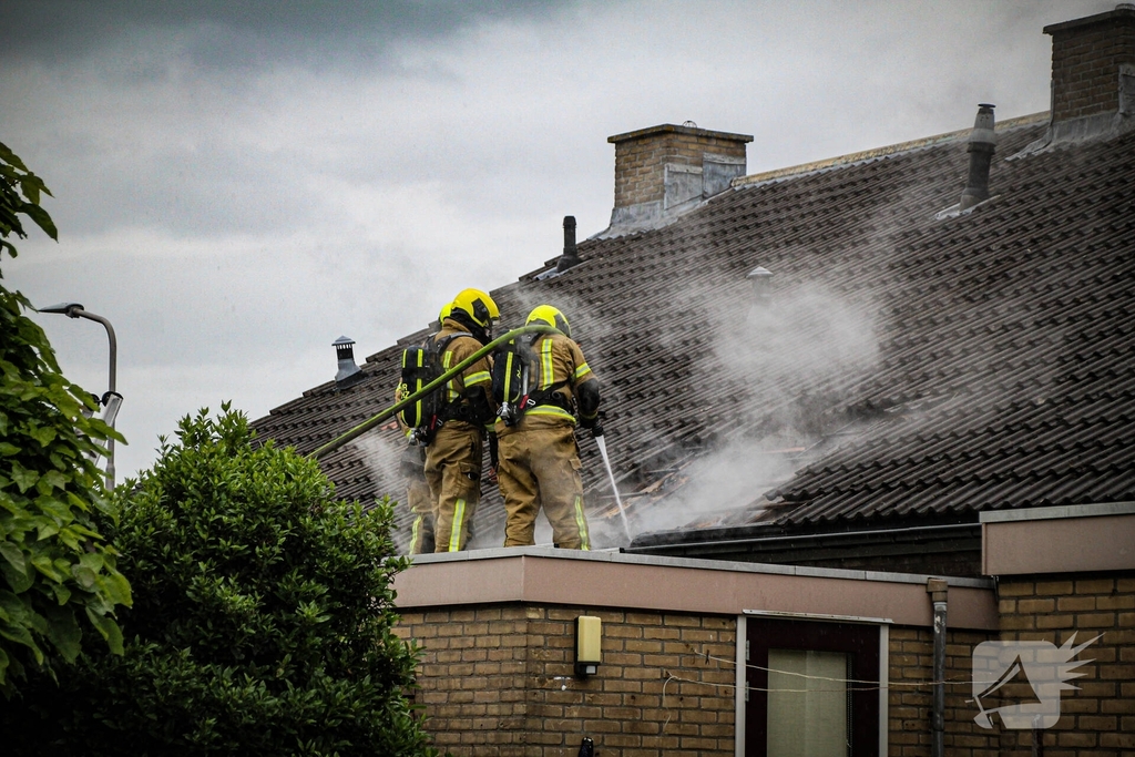 Flinke rookontwikkeling bij dakbrand