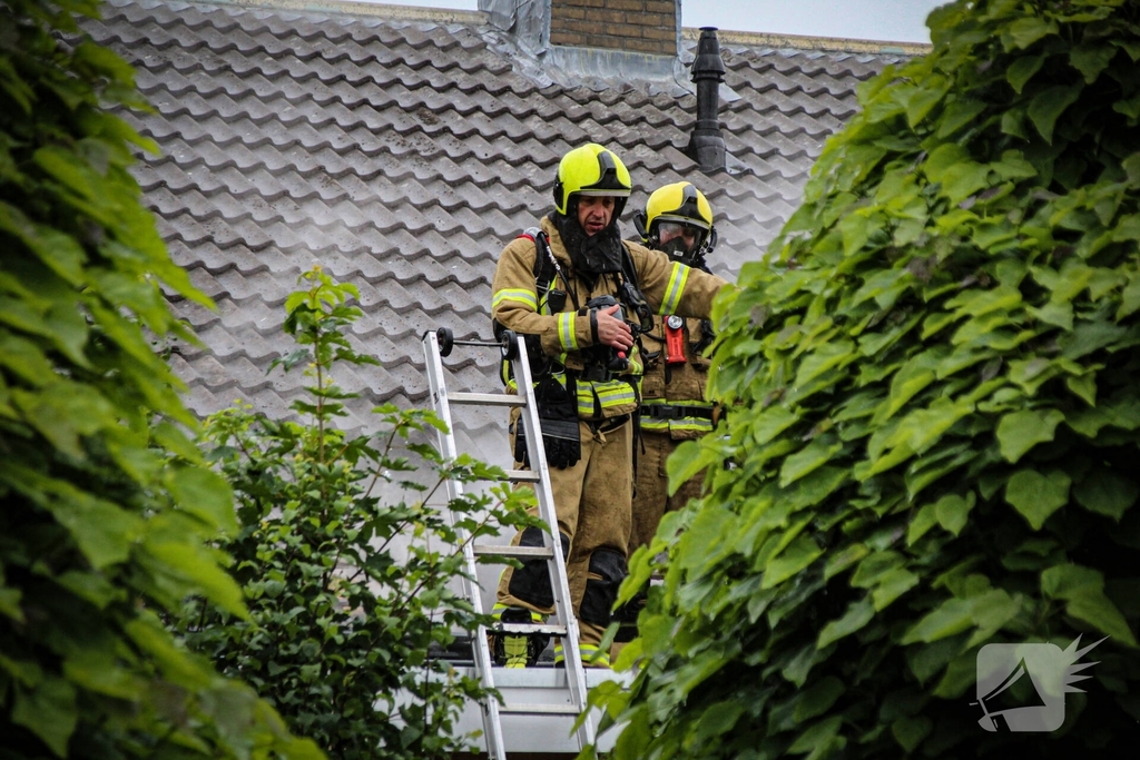 Flinke rookontwikkeling bij dakbrand