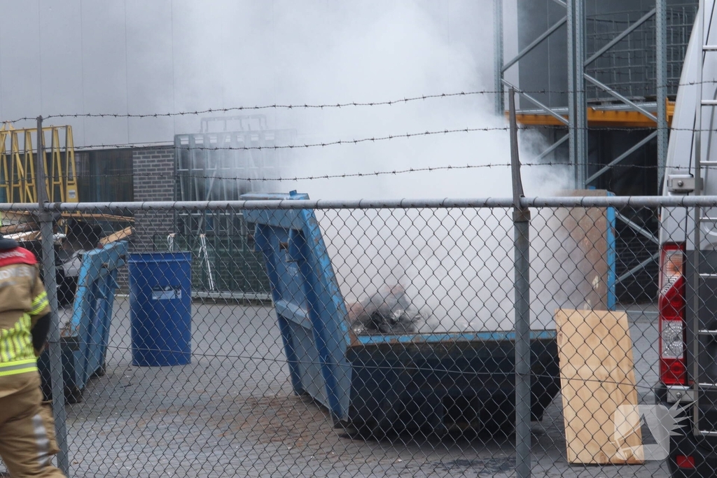 Flinke rookontwikkeling bij containerbrand