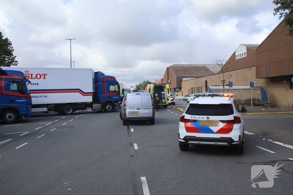 Motorrijder aangereden door vrachtwagen