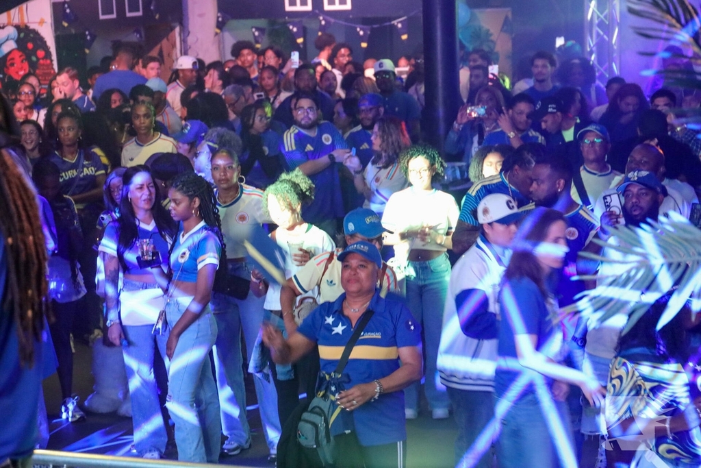 Massale drukte bij WK duel Curaçao op grote schermen