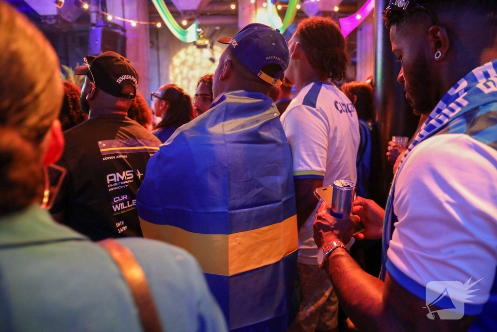 Massale drukte bij WK duel Curaçao op grote schermen