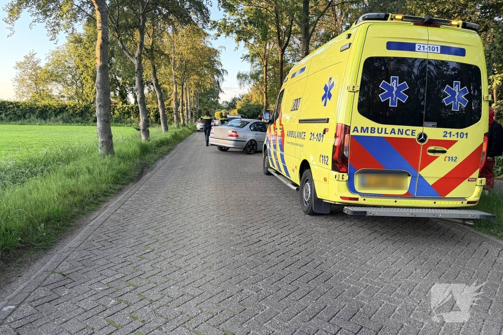 Auto botst op boom, één gewonde