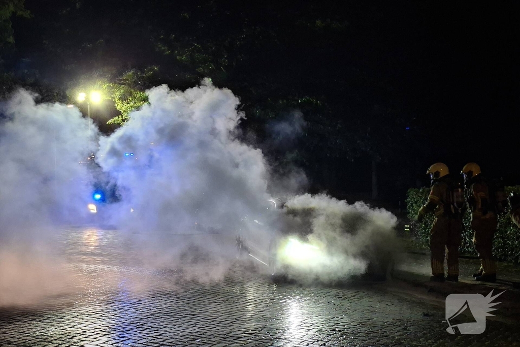 Hulpdiensten snel ter plaatse bij autobrand