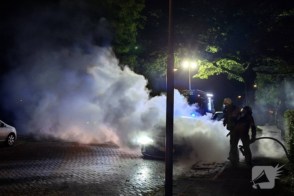 Hulpdiensten snel ter plaatse bij autobrand