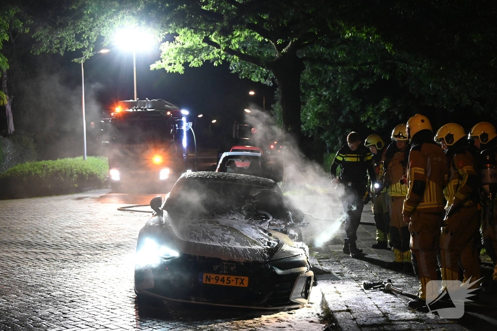Hulpdiensten snel ter plaatse bij autobrand