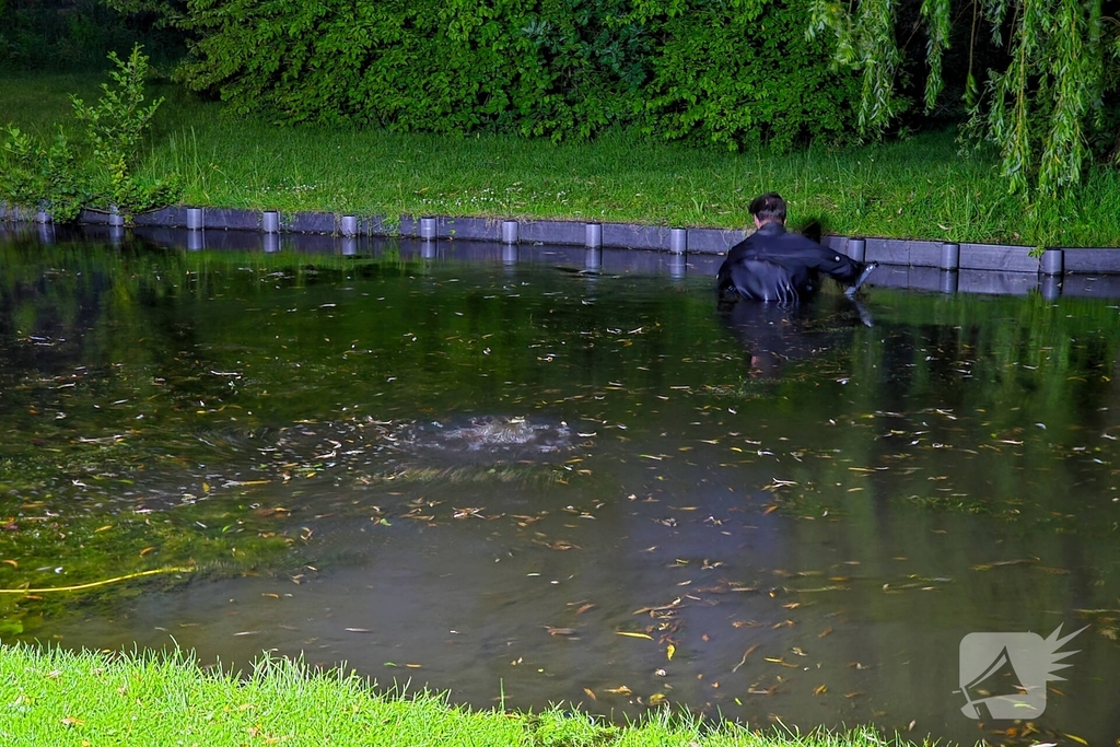 Duikers zoeken naar vuurwapen na schietpartij