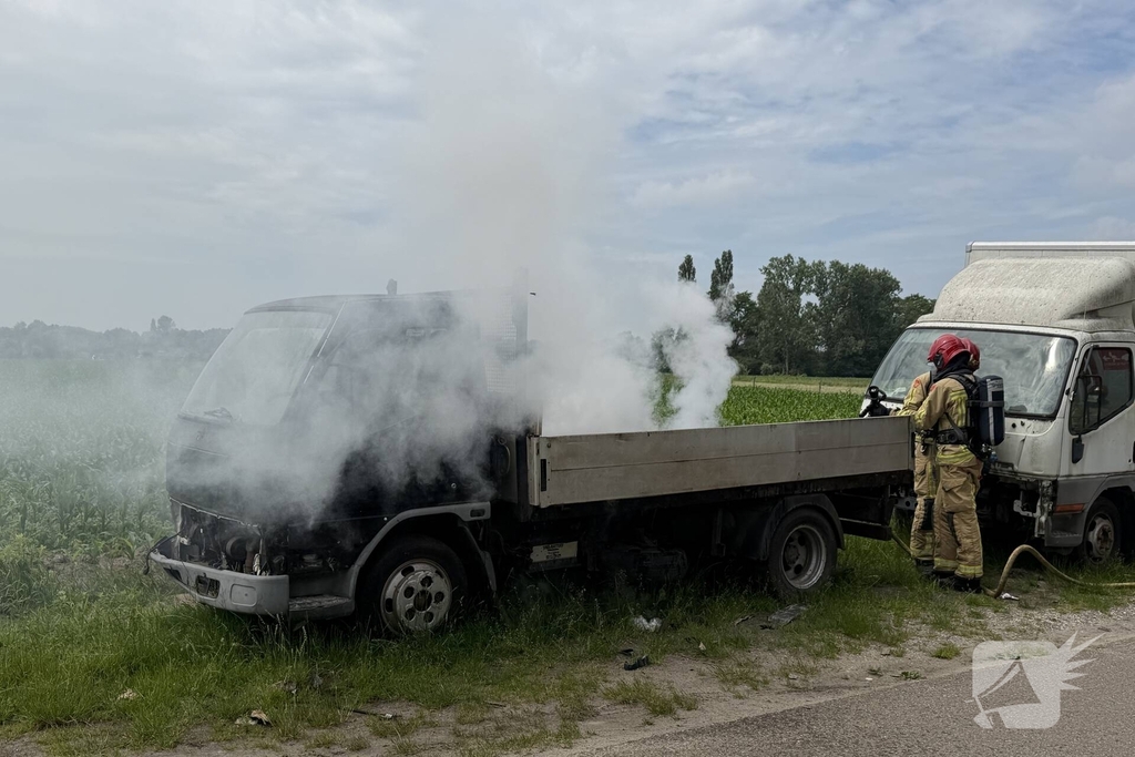 Afval in brand op vrachtwagen
