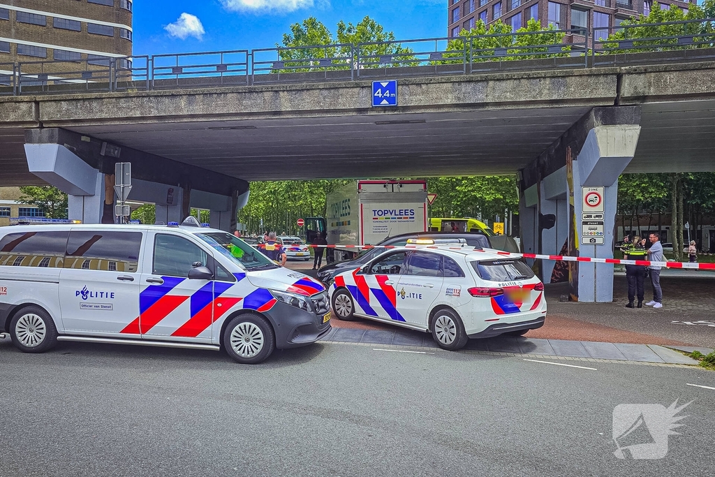 Fietser raakt zwaargewond bij aanrijding met vrachtwagen