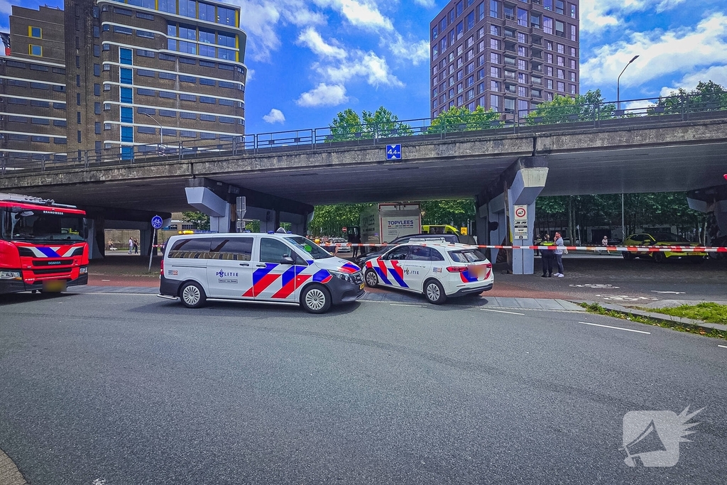 Fietser raakt zwaargewond bij aanrijding met vrachtwagen