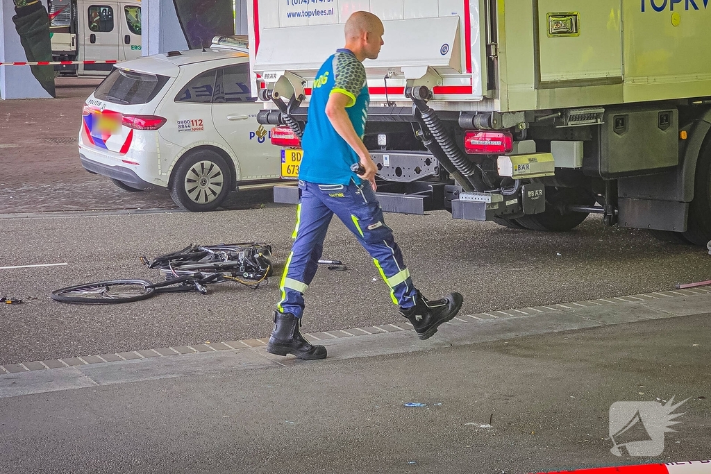 Fietser raakt zwaargewond bij aanrijding met vrachtwagen