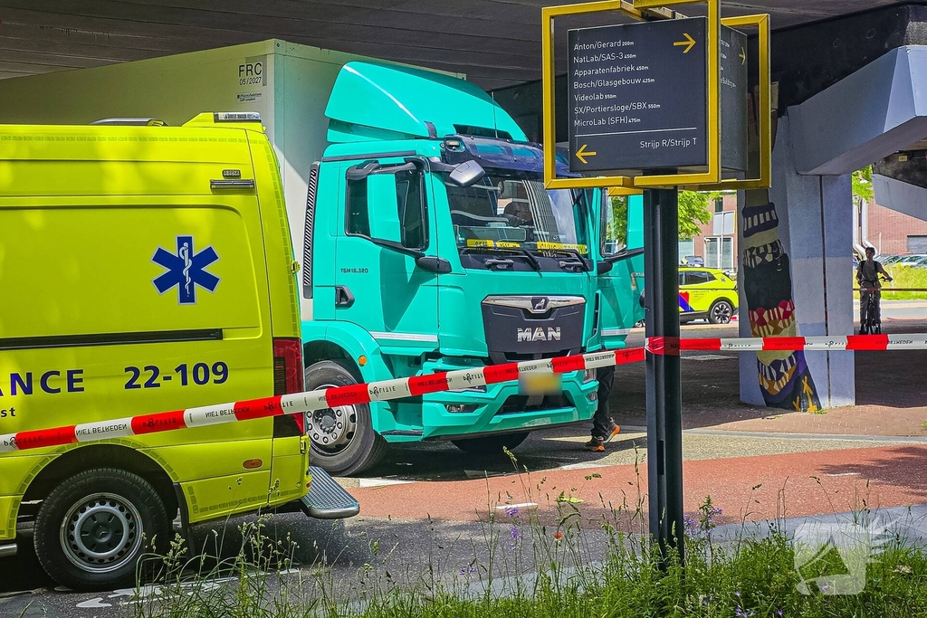 Fietser raakt zwaargewond bij aanrijding met vrachtwagen