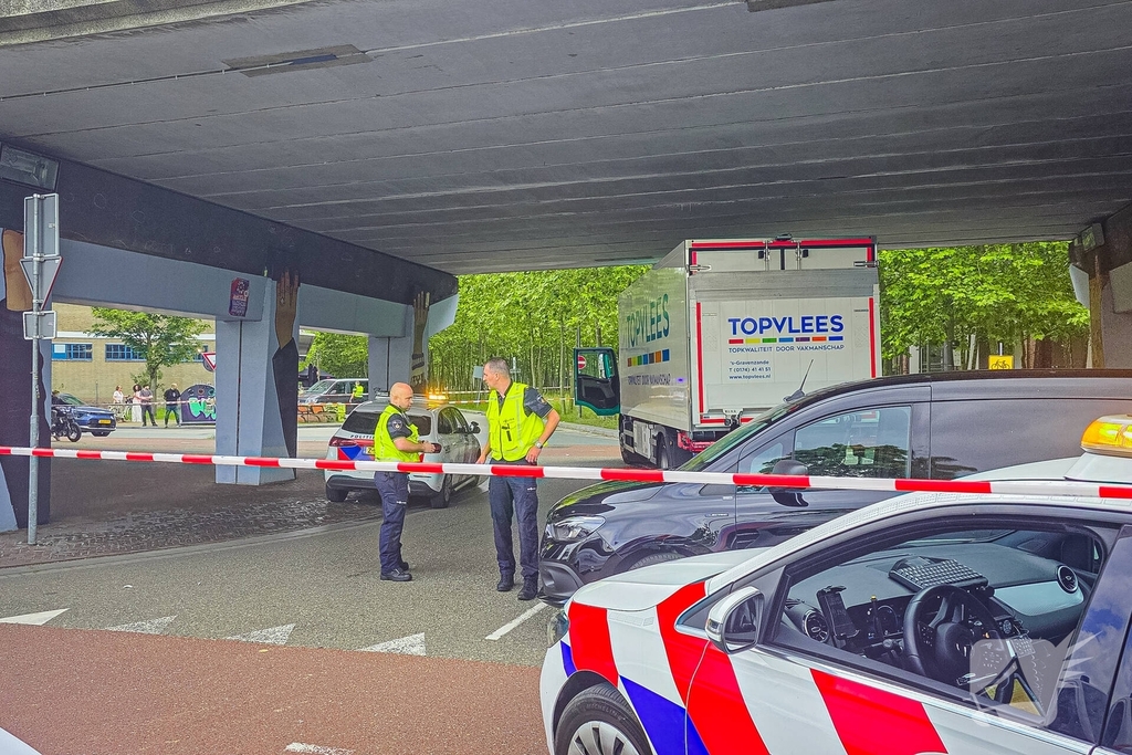 Fietser raakt zwaargewond bij aanrijding met vrachtwagen