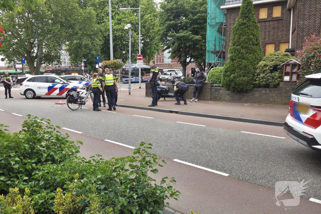 Flinke verkeershinder na ongeval tussen fietser en scooterrijder