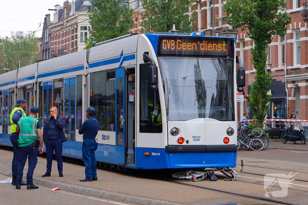 Fietser zwaargewond na aanrijding met tram