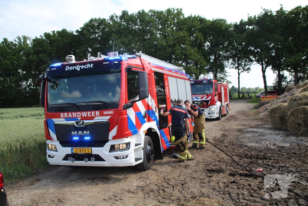 Brand in landbouwvoertuig tijdens hooibalen draaien