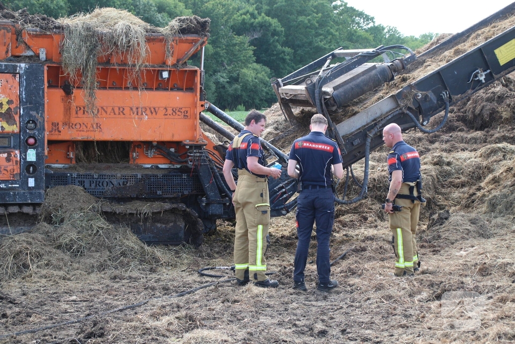 Brand in landbouwvoertuig tijdens hooibalen draaien