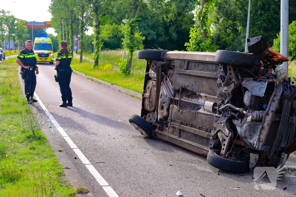 Auto kantelt na eenzijdig ongeval