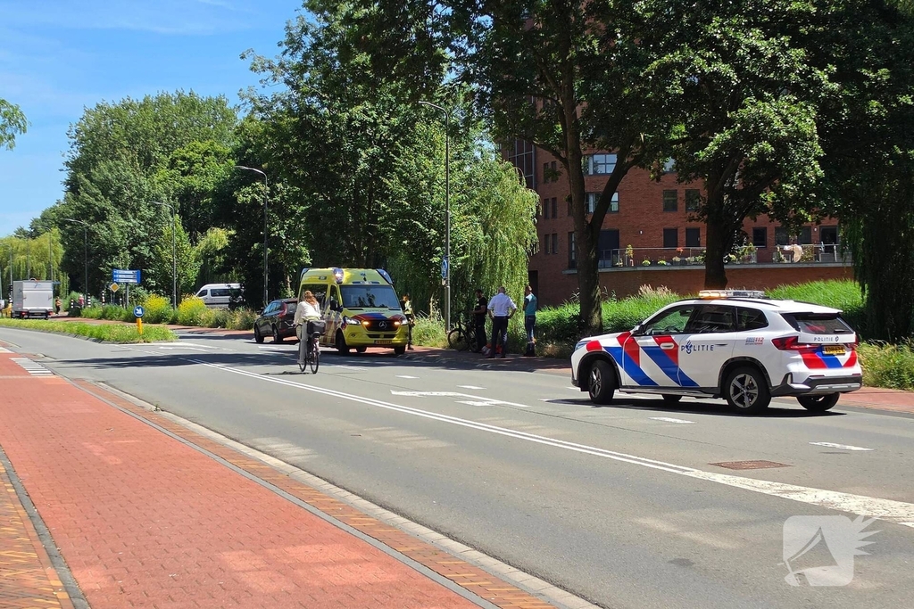 Fietser gecontroleerd na aanrijding met auto op kruising