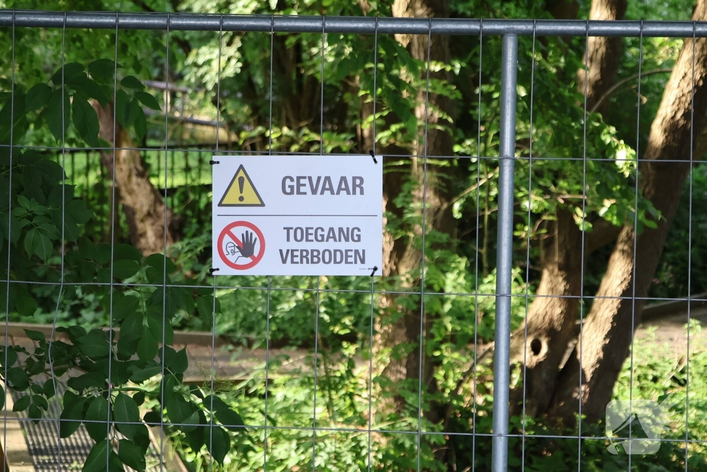 Wandelaars stuiten op afgesloten natuurgebied