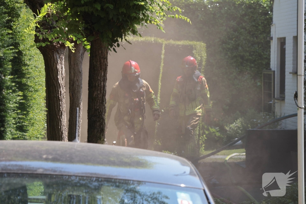 Brand op dak woning snel geblust
