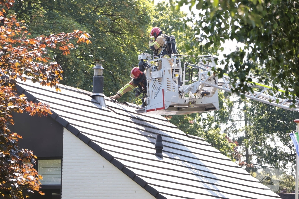 Brand op dak woning snel geblust