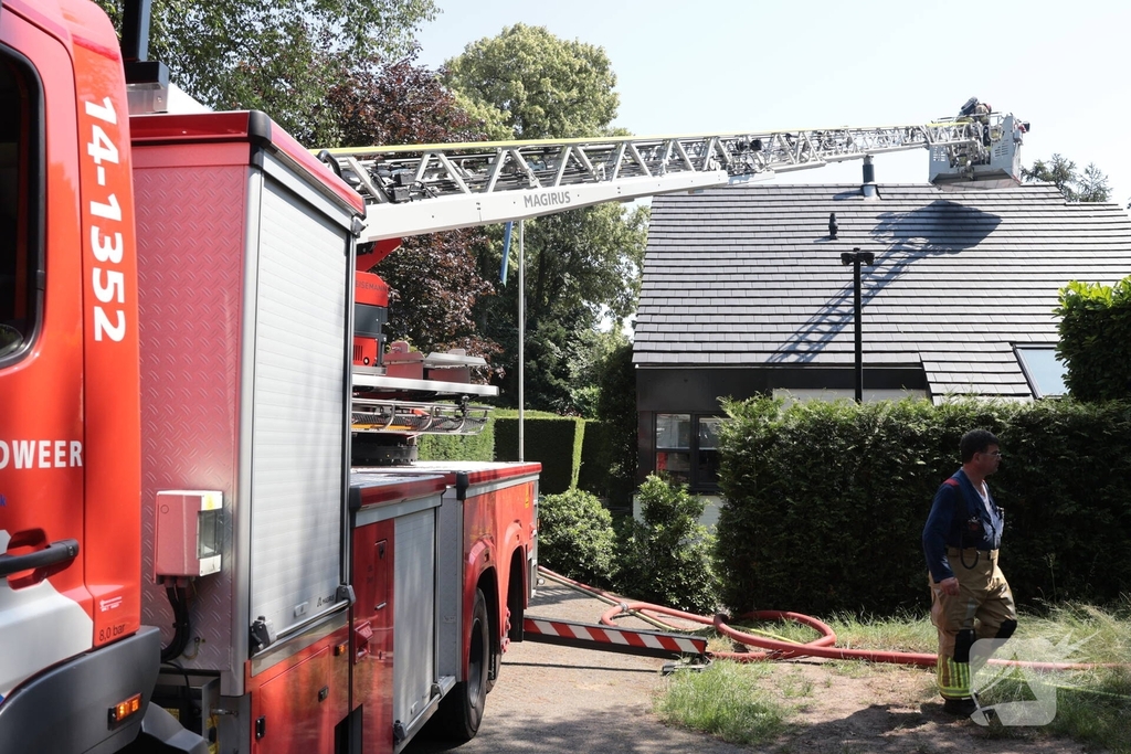 Brand op dak woning snel geblust