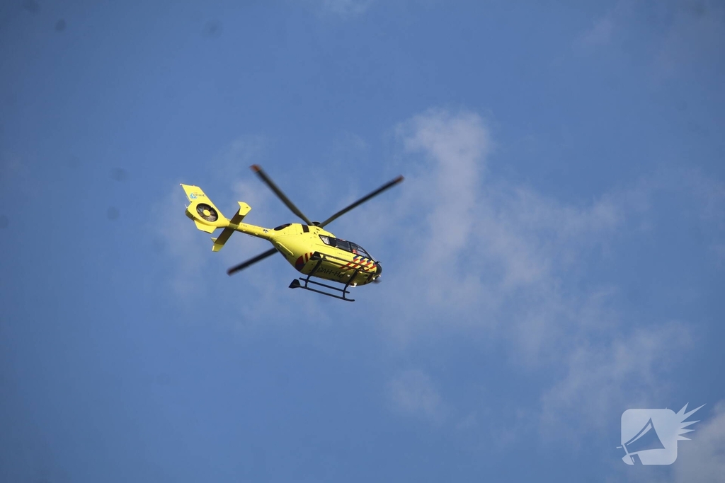 Vrouw raakt zwaargewond in rivier, hulpdiensten groots ingezet