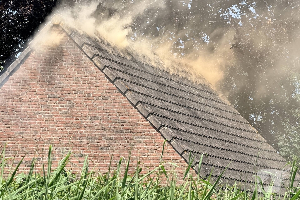 Brand in bijgebouw door kortsluiting