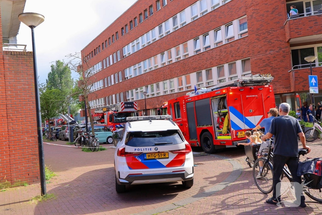 Explosie leidt tot brand bij appartementencomplex