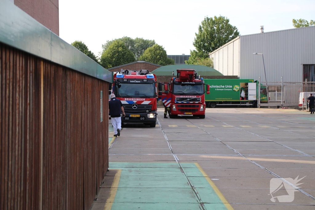 Smeulbrand in industriegebouw leidt tot brandweerinzet