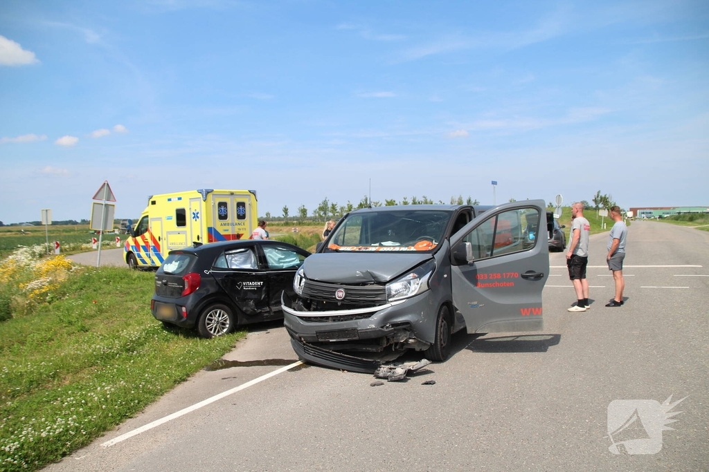 Flinke aanrijding op kruising