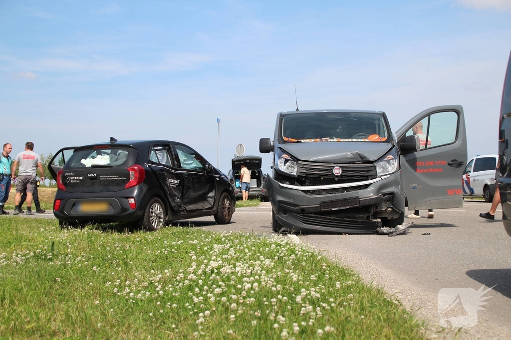 Flinke aanrijding op kruising