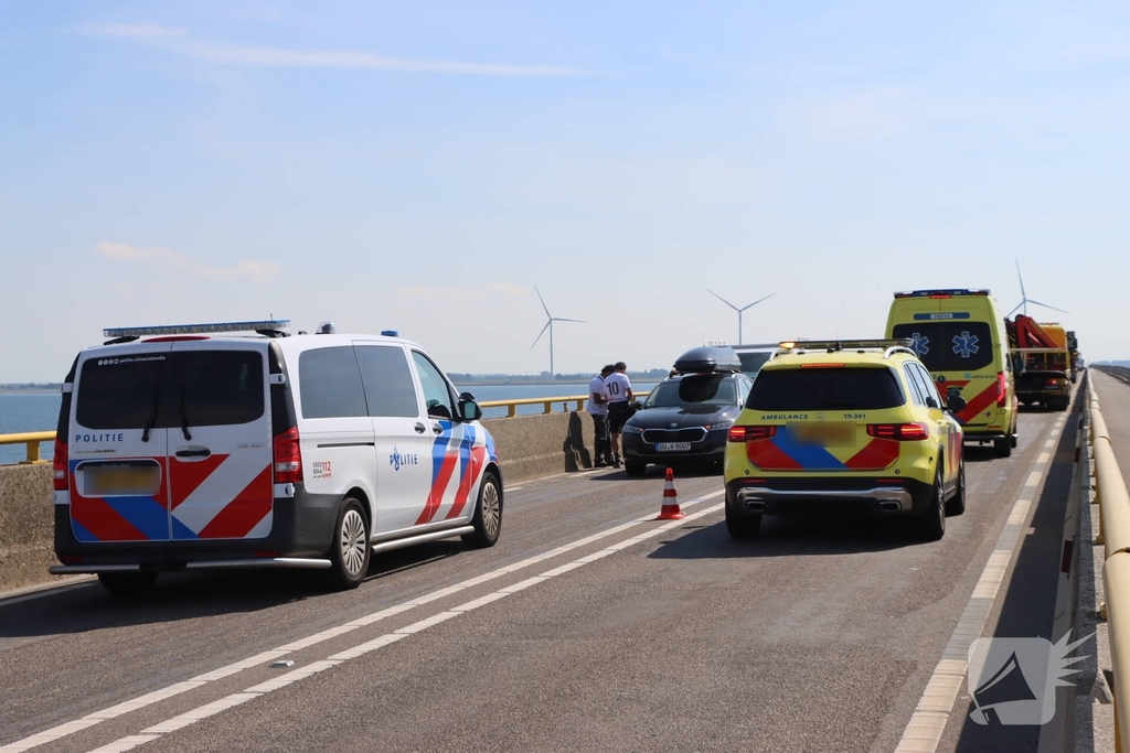 Vier voertuigen betrokken bij kop-staartbotsing op Zeelandbrug