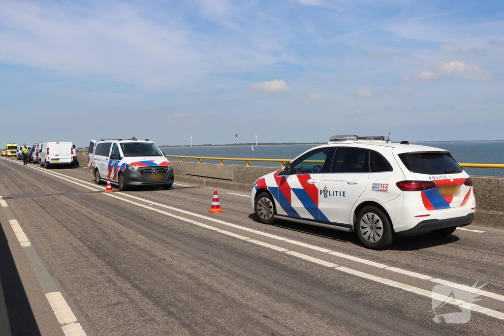 Vier voertuigen betrokken bij kop-staartbotsing op Zeelandbrug