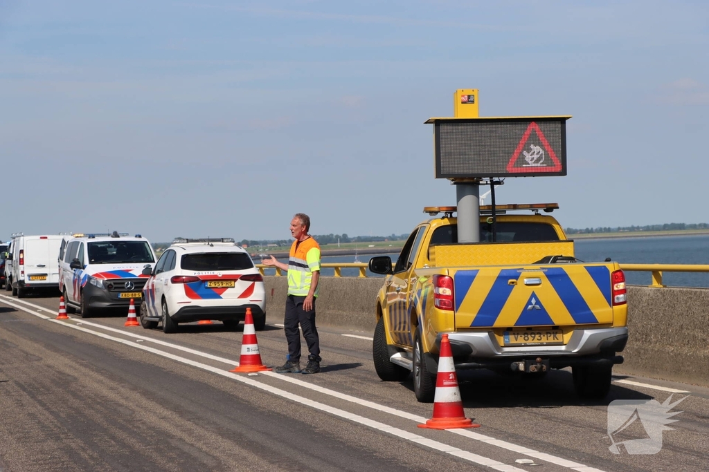 Vier voertuigen betrokken bij kop-staartbotsing op Zeelandbrug
