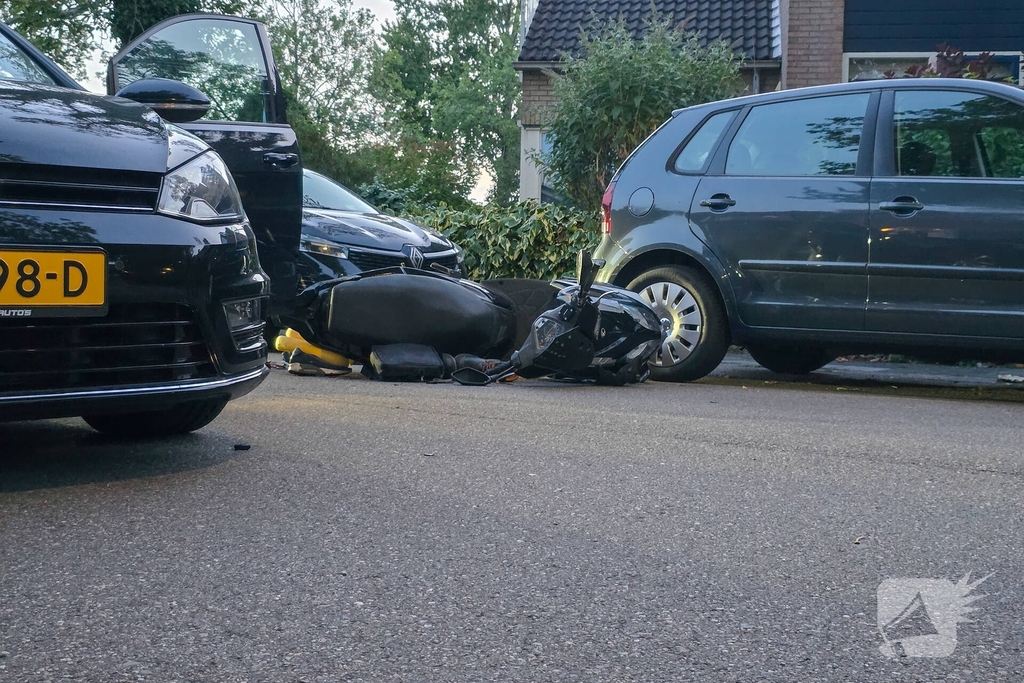 Ongeval met auto en scooter