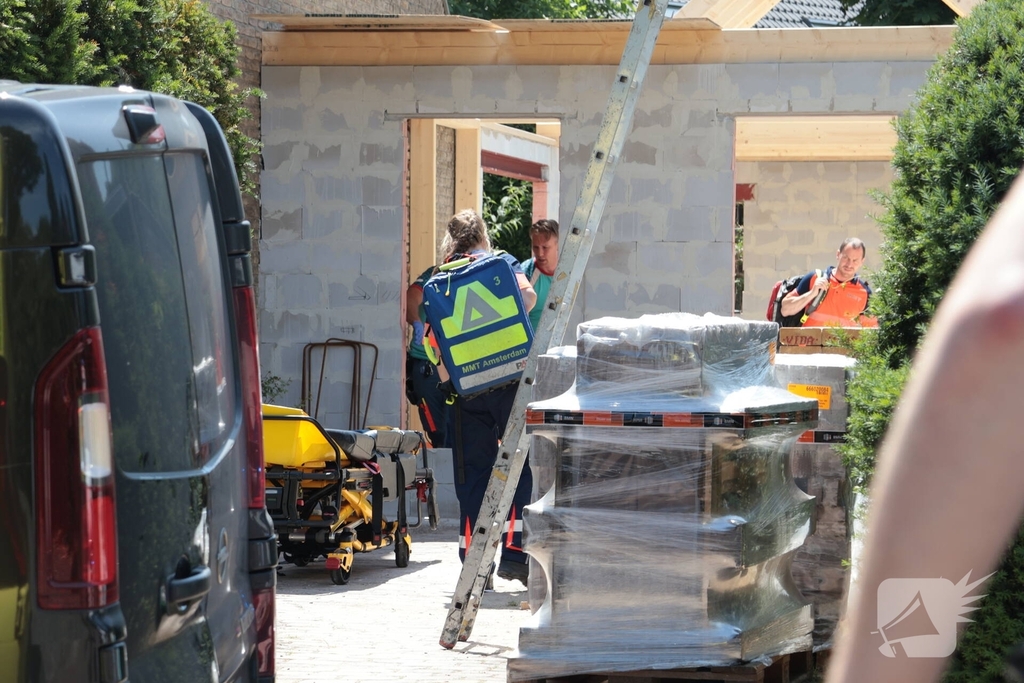 Ongeval tijdens bouwwerkzaamheden leidt tot ziekenhuisopname