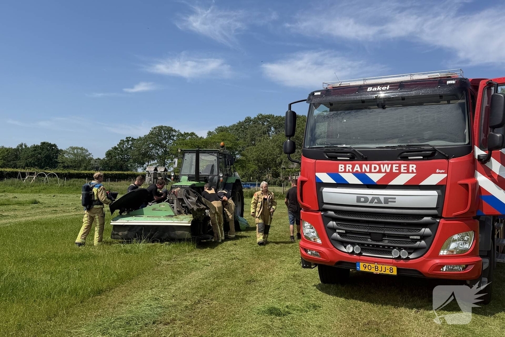 Brand in landbouwvoertuig leidt tot rookontwikkeling