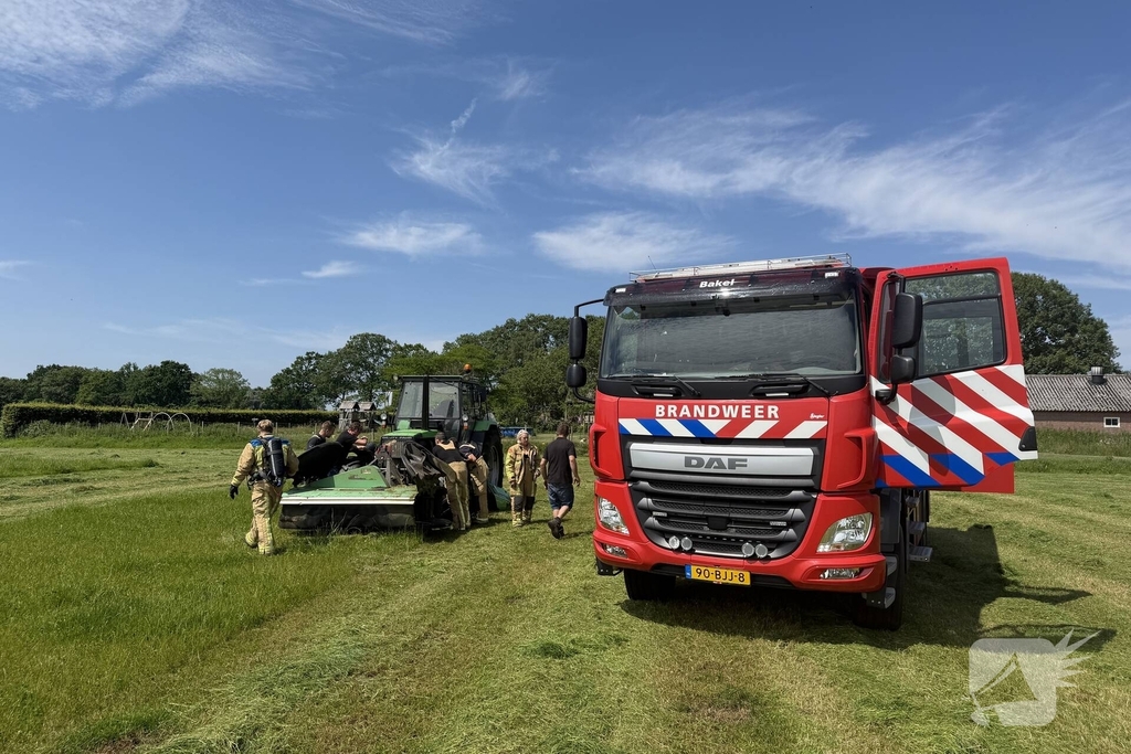 Brand in landbouwvoertuig leidt tot rookontwikkeling