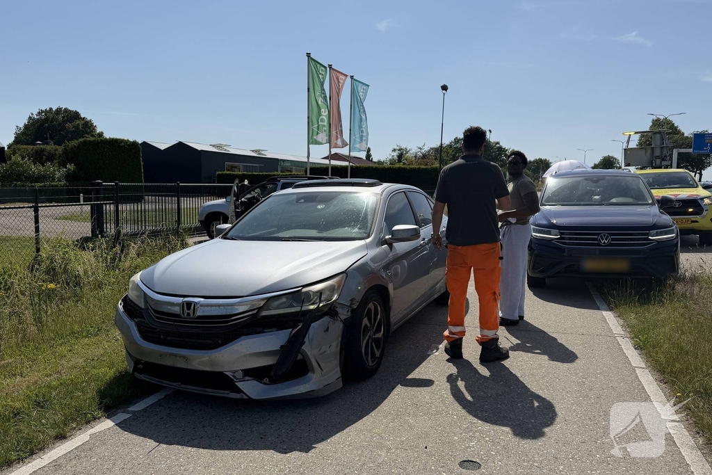 Botsing tussen twee voertuigen leidt tot schade