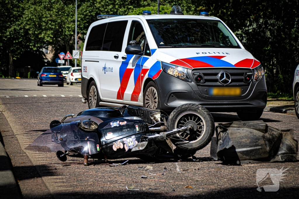 Aanrijding met scooter leidt tot zoektocht naar vuurwapen