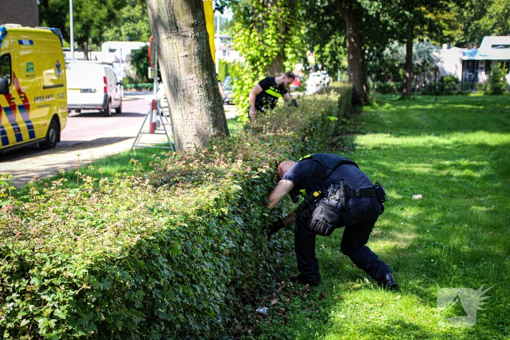 Aanrijding met scooter leidt tot zoektocht naar vuurwapen