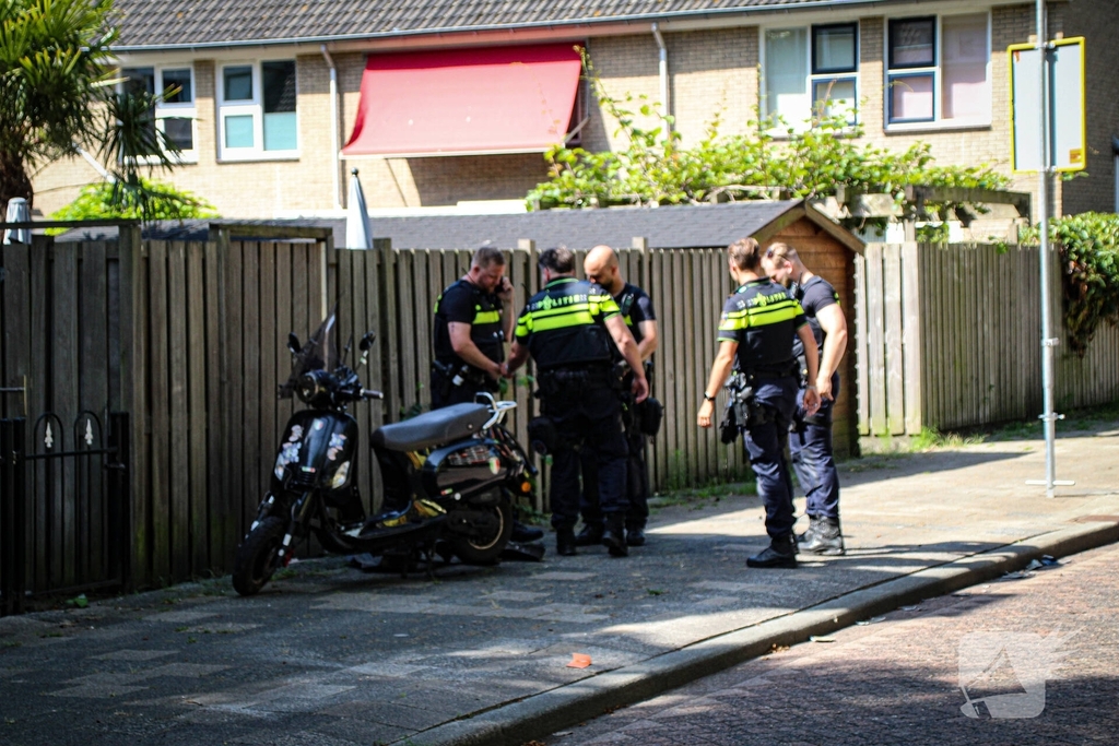 Aanrijding met scooter leidt tot zoektocht naar vuurwapen