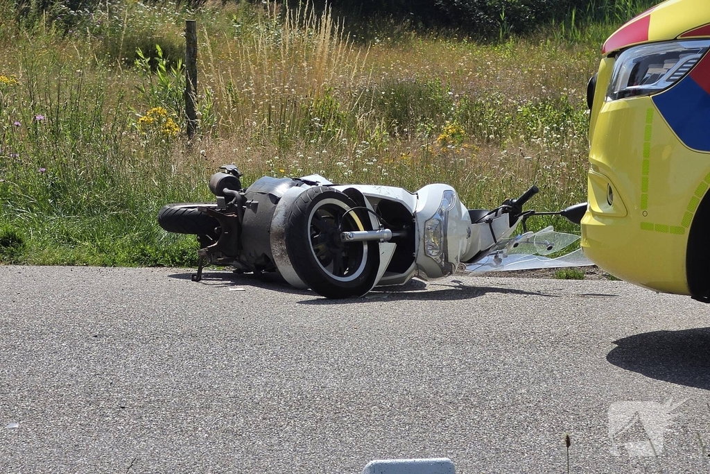Ongeval tussen bestelbus en scooter